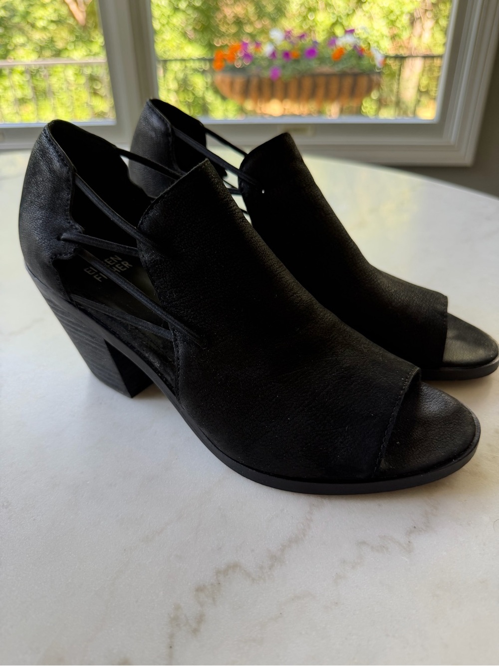 Eileen Fisher Black Open-Toe Cutout Block Heel Sandals, Vero Cuoio Size 8